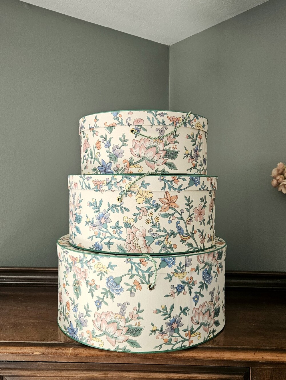 Vintage Floral Nesting Stackable Hat Boxes With Braided Handles- Set Of 3